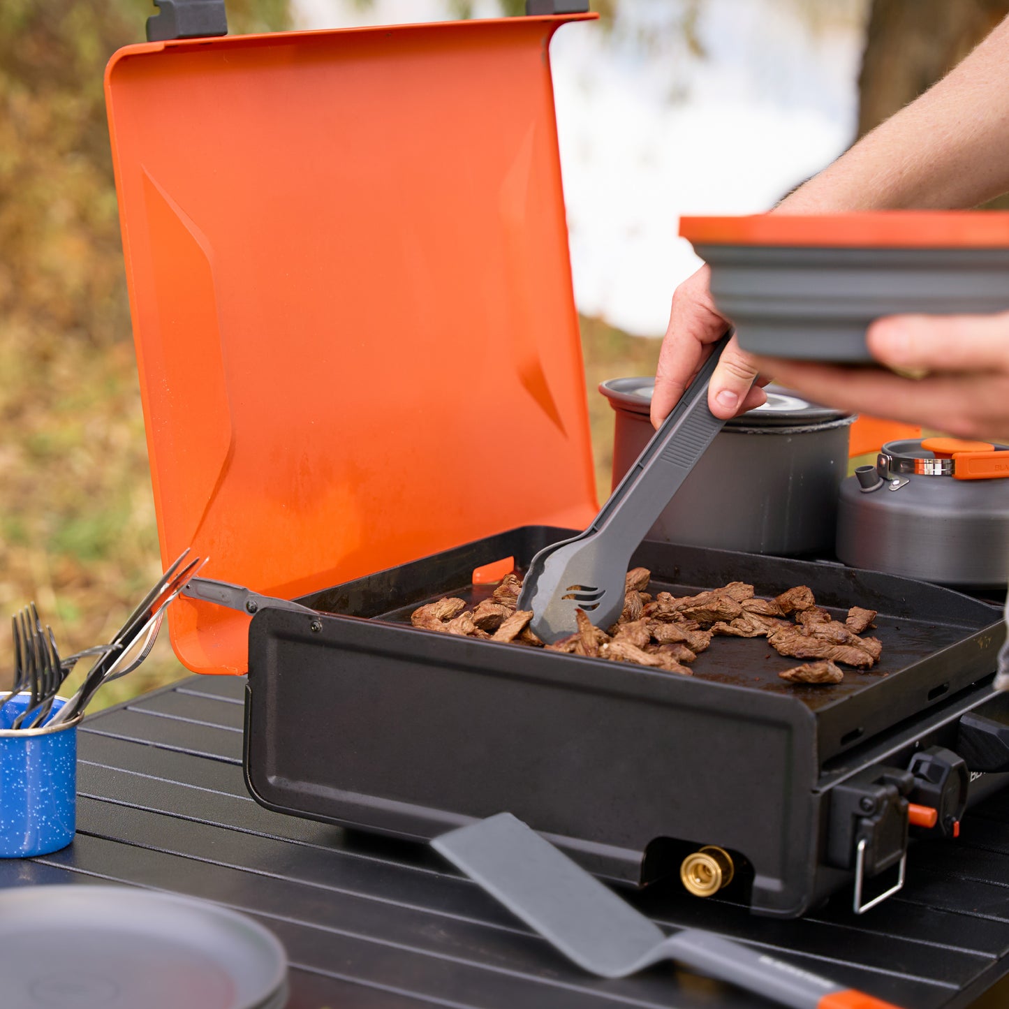 Blackstone ParilaGrilli 14'' OTG Camping sivukeittimellä